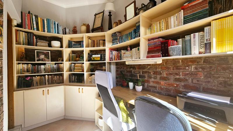 6 Bedroom Property for Sale in Fraaiuitsig Western Cape